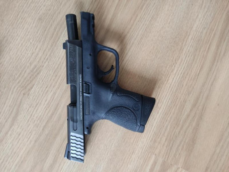 Buenas, vendo mi arma personal, guiada en A, en buen estado.
Se trata de una S&W MP9 Compact (cañón 01