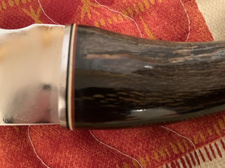 AcerO molivodeno vanadio
Hecho en España. 
Lleva la figura grabada en la hoja. Fue un medo creado para 00