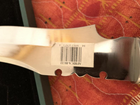 AcerO molivodeno vanadio
Hecho en España. 
Lleva la figura grabada en la hoja. Fue un medo creado para 12