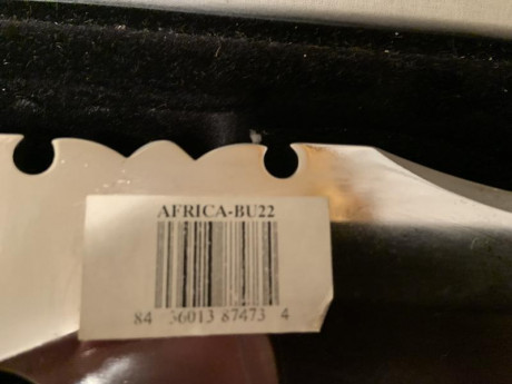 AcerO molivodeno vanadio
Hecho en España. 
Lleva la figura grabada en la hoja. Fue un medo creado para 10