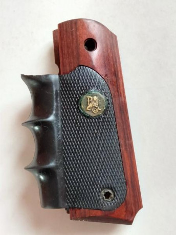 Hola, pongo varios tipos de cachas para las Colt 1911 Y Colt Mustang 380 

aun quedan de las militares 52