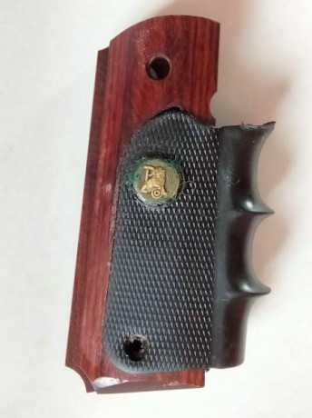 Hola, pongo varios tipos de cachas para las Colt 1911 Y Colt Mustang 380 

aun quedan de las militares 51