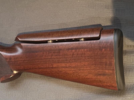Vendo escopeta superpuesta Browning B725 Sporter, del calibre 12 y cañón de 76cm, con gatillo regulable, 11