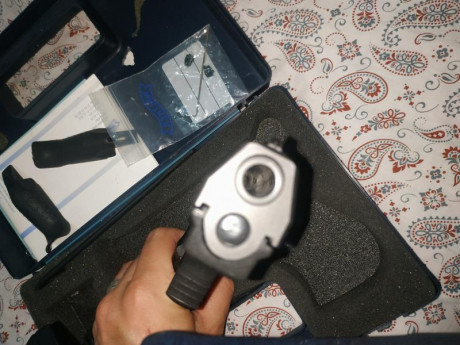 Se vende pistola, Walther P99, en su caja con muy pocos disparos , sus dos cargadores y varias empuñaduras.
Venta 00