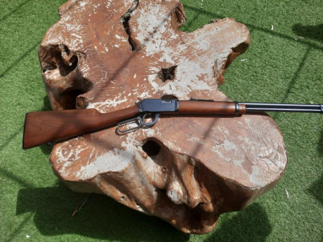 Buenas a todos,

Pongo a la venta esta preciosa carabina Winchester 9422 del calibre 22. Está fabricada 02