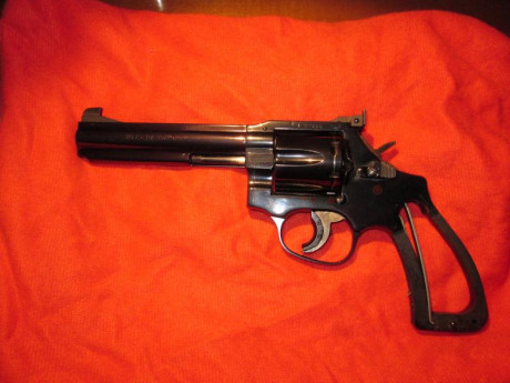 Hola.
Vendo revolver Manhurin calibre 38 / 357 Magnun.
Está practicamente nuevo, está en su estado original,empuñadura,caja 00