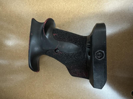 Vendo esta cacha para Hammerli Xesse Sport talla L; la base está hecha en impresora 3D, no es original 02