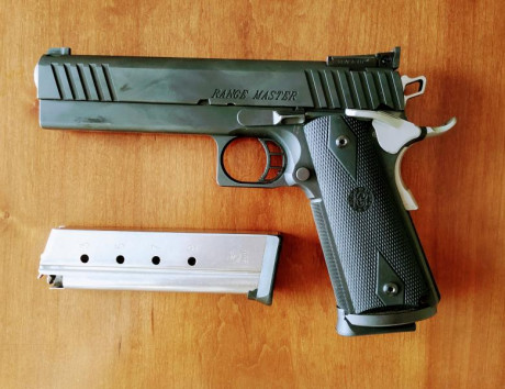 Se vende una pistola STI modelo Range Master de 5 "  en calibre 9 Pb. Cañón grueso.
Pocos tiros. 02