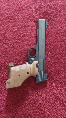 Un amigo con poco tiempo disponible me pide que anuncie la venta de una magnifica pistola Smith & 02