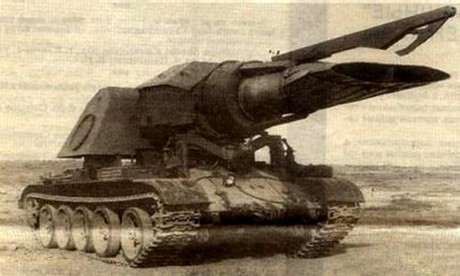 Hace tiempo que alguien pedía que era (y no lo encuentro ni recuerdo):

https://everyravlik.blogspot.com/2009/01/top10-of-most-crazy-tanks-of-all-times.html 00