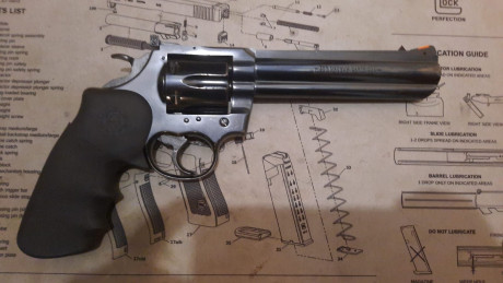 Buenas a todos , vendo revolver Colt King Cobra calibre 357 , de 6 pulgadas en perfecto estado , solo 00