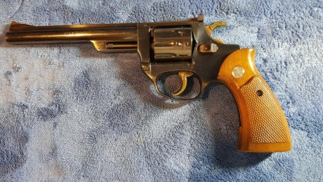 Revolver calibre 22 Astra Cadix, impecable, practicamente sin la raya del tambor que delata el uso. 6 00