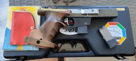 Buenos días compañeros: Mi amigo Fernando vende una Benelli 90S del 32, el arma esta en perfecto estado 00