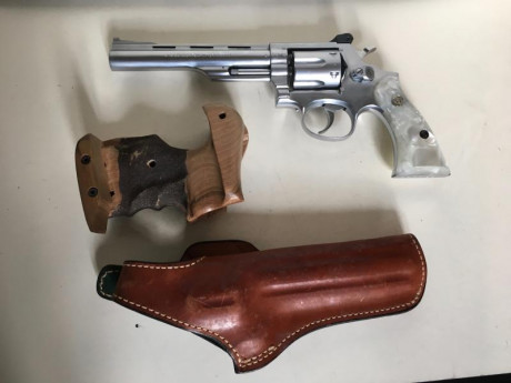 Hola a todos.
Como he explicado en el anuncio de venta de la pistola Walther SSP, también quiero vender 02