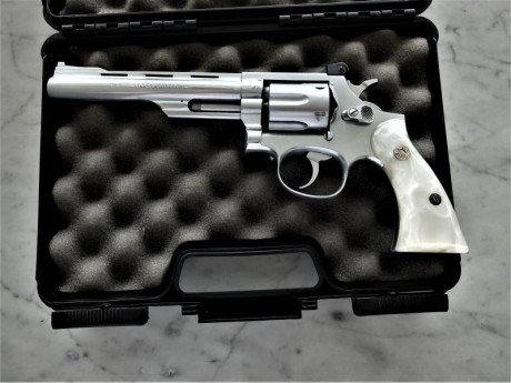 Hola a todos.
Como he explicado en el anuncio de venta de la pistola Walther SSP, también quiero vender 01