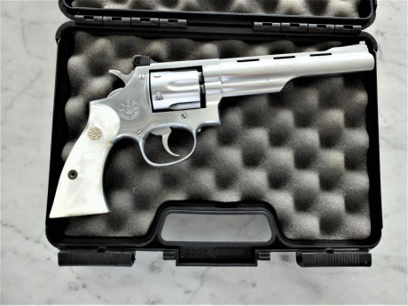 Hola a todos.
Como he explicado en el anuncio de venta de la pistola Walther SSP, también quiero vender 00