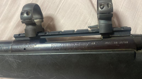 Se vende o cambia rifle de cerrojo en 700€ Watherby modelo Vanguard en calibre 300Win Mag, anillas desmontables 00