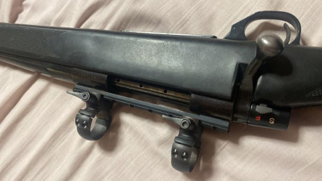 Se vende o cambia rifle de cerrojo en 700€ Watherby modelo Vanguard en calibre 300Win Mag, anillas desmontables 10
