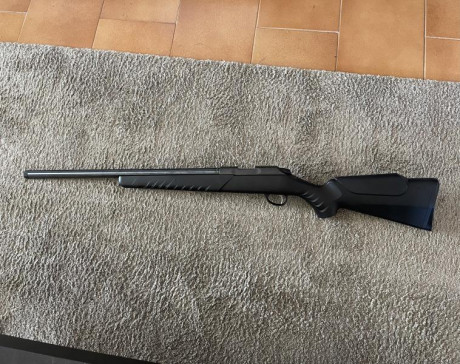 Vendo carabina Sako Quad cañon pesado calibre .22LR, gatillo aligerado, encamado epoxy, carrillera sintética 01
