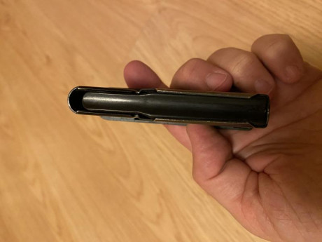 Buenas vendo cargador Sauer 202 original para calibres standard 
Precio: 85€ portes a cargo del comprador
 01