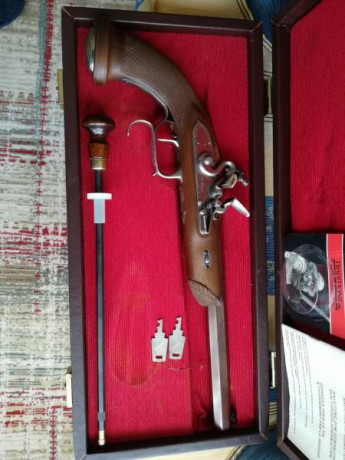 Vendo la siguiente arma de avancarga:

Pistola Le Page cañón liso de Pedersoli.
Calibre .45
Cañón pavonado 02