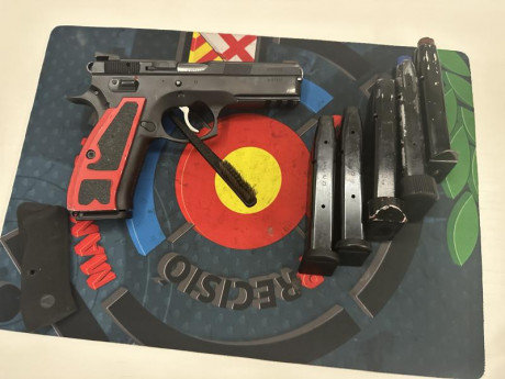 CZ 75SP-01  9mm
 , cachas de aluminio alza fija y muelles originales  más 6 cargadores  
Se entregan cachas 00