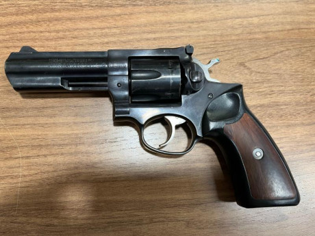 Vendo este revolver ruger, calibre 357, puede disparar también munición del 38.
Buen estado.
Precio 250€
Regalo 01