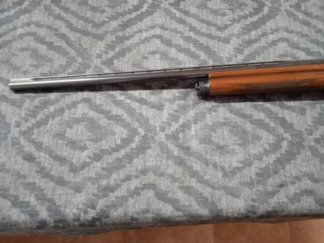 Un amigo vende una Browning FN auto5 es calibre 20/70, báscula de acero, cañón de 71cm, choke ++ (***), 10