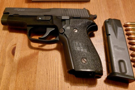 Se vende pistola SIG SAUER
Modelo: P228
Calibre 9x19
Guiada en F
Con 3 cargadores originales SIG SAUER
En 00