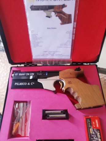 Hola , un amigo vende esta pistola Morini CM 22 M . Tiene contrapeso  , es del calibre 22  , y la vende 01