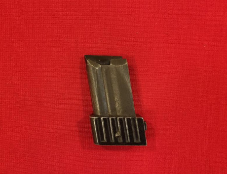 Se venden cargadores para carabina ERMA M1 22. lr.
 Cargador corto de 5 cartuchos:  40€ 
 Cargador de 02