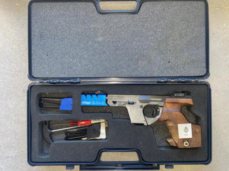 Vendo mi Walther GSP Expert del 32 guiada en F, con dos cargadores y lo que se muestra en las fotos.
El 02