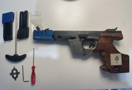 Vendo mi Walther GSP Expert del 32 guiada en F, con dos cargadores y lo que se muestra en las fotos.
El 00