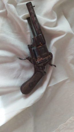 Se vende revolver de retrocarga de 6 tiros Lefaucheaux.

Precio: 100€

Interesados contactar al correo 01