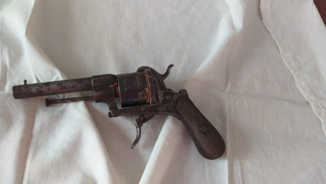 Se vende revolver de retrocarga de 6 tiros Lefaucheaux.

Precio: 100€

Interesados contactar al correo 00