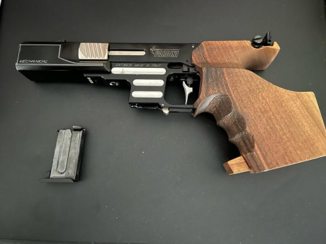 Se vende pistola pardini sp 22, mecanica, rapid fire.
Tiene cacha anatómica nill de talla L y cacha de 20