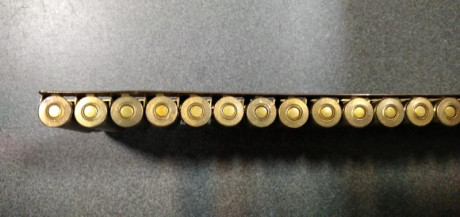 Un amigo me mostró  hace dias un  peine  de  ametralladora  Hotchkiss  con unos marcajes super curiosos
A 00