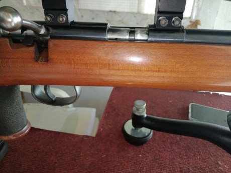 Por vaciar armero vendo carabina del 22 Anschutz Match 64 en buen estado en general se vende con un visor 01
