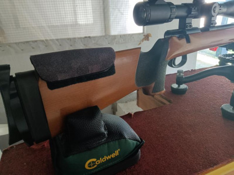 Por vaciar armero vendo carabina del 22 Anschutz Match 64 en buen estado en general se vende con un visor 12