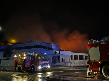 Me acabo de enterar que a principios de mes el fuego arrasó con la nave de calzados Fal, los fabricantes 00