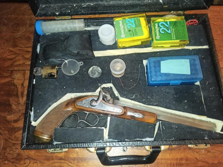 Buenas noches, se vende  pistola Europa , cañon microestriado, maletín incluido y útiles de carga. 
Turquesa 00