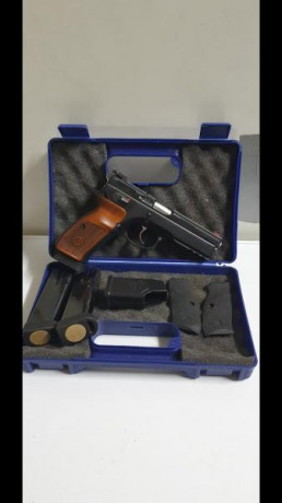 Pongo en venta esta Shadow 01 de un compañero del club bien cuidada solo utilizada en precisión lo que 01