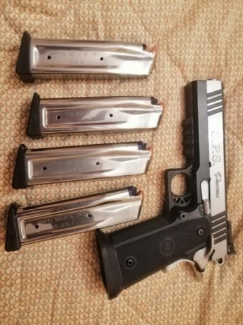 Buenos días, un compañero del club vende dos armas.
Una Para Ordenance .45 ACP con 4 cargadores 1.500 02