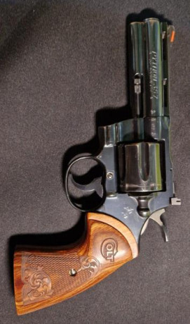  NUEVO PRECIO.  Vendo revolver Colt Python calibre .357 Magnum de 4”. 
El revolver esta guiado en F. en 01