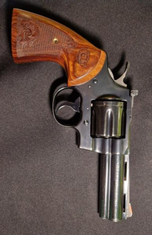  NUEVO PRECIO.  Vendo revolver Colt Python calibre .357 Magnum de 4”. 
El revolver esta guiado en F. en 00