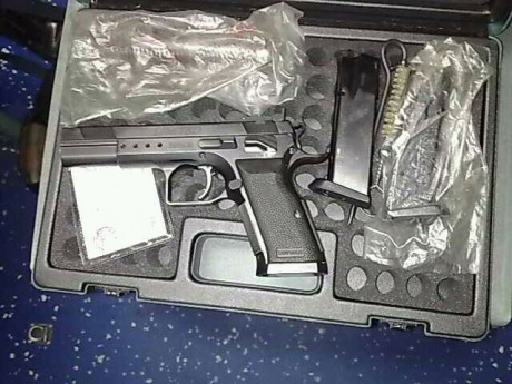 Vendo pistola Tanfoglio Limited con dos cañones (9mm Parabellum y 38SA) en muy buen estado.
1200€
Tlf.: 00