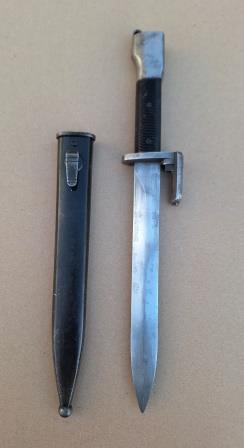 Lo dicho compañeros voy a vender varias bayonetas.

Solo queda esta,

 Bélgica bayoneta FN-Fal tipo A. 02