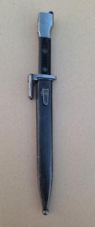 Lo dicho compañeros voy a vender varias bayonetas.

Solo queda esta,

 Bélgica bayoneta FN-Fal tipo A. 00