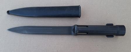 Lo dicho compañeros voy a vender varias bayonetas.

 Antigua bayoneta española modelo 1913 para Máuser, 22