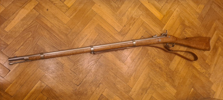 APALABRADO      Vendo Sprinfield de euroarms con pocos tiros, 3 rayas,  madera con veta clara y oscura. 01